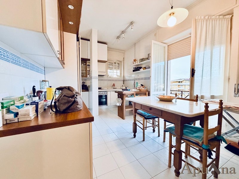 Trilocale in Vendita a Massa, 210'000&euro;, 100 m², arredato, con Box