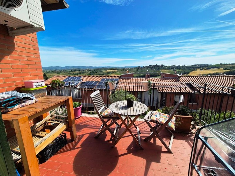 Appartamento in Vendita a Monteriggioni, zona San Martino, 280'000&euro;, 106 m², arredato, con Box