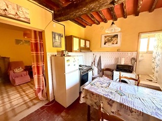 Appartamento in Vendita a Crespina Lorenzana, zona Crespina, 42'000&euro;, 80 m²