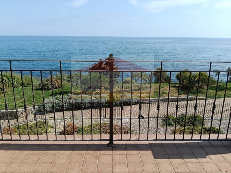 Bilocale in Vendita a Cipressa, 430'000&euro;, 83 m²