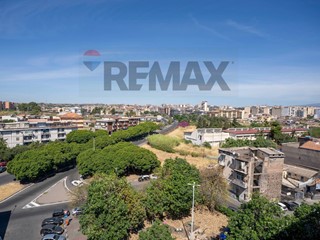 Appartamento in Vendita a Catania, 105'000&euro;, 105 m²