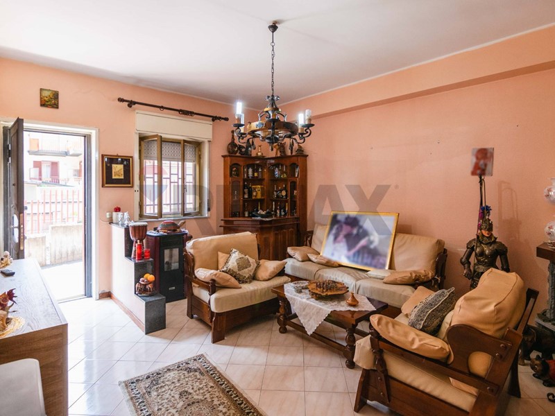 Trilocale in Vendita a Aci Catena, 79'000&euro;, 82 m²