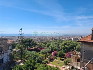 Appartamento in Vendita a Catania, 139'000&euro;, 135 m²