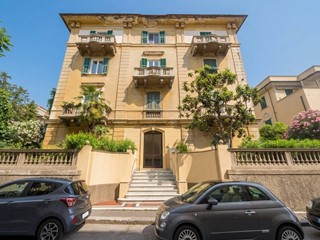 Appartamento in Affitto a Genova, 1'500&euro;, 162 m²