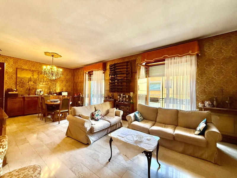 Appartamento in Vendita a Alessandria, 175'000&euro;, 190 m²