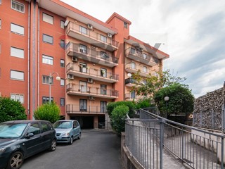 Appartamento in Vendita a Catania, 177'000&euro;, 136 m²