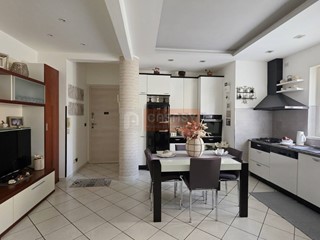 Trilocale in Vendita a Albenga, 250'000&euro;, 76 m²