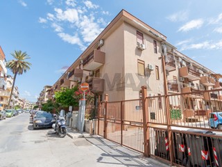 Quadrilocale in Vendita a Palermo, 123'000&euro;, 100 m²