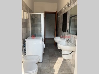 Trilocale in Vendita a Bricherasio, 99'000&euro;, 98 m², arredato, con Box
