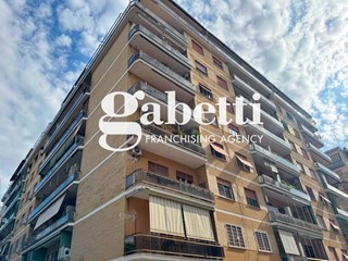 Trilocale in Vendita a Roma, 269'000&euro;, 84 m²