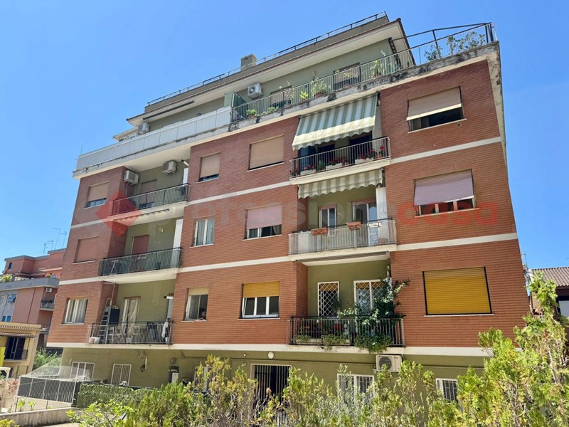 Trilocale in Vendita a Roma, 239'000&euro;, 70 m²