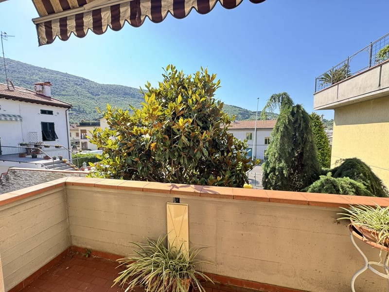 Appartamento in Vendita a Prato, 275'000&euro;, 145 m², arredato, con Box