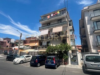 Appartamento in Vendita a Catania, 70'000&euro;, 71 m², arredato