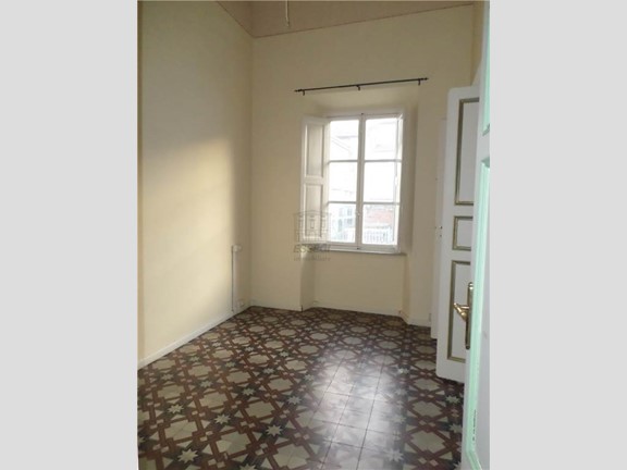 Appartamento in Affitto a Lucca, zona Centro storico, 1'200&euro;, 140 m²