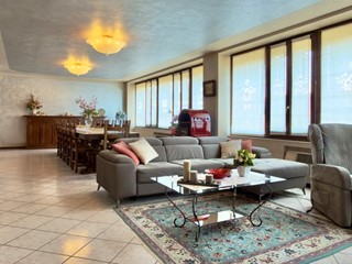 Quadrilocale in Vendita a Bedizzole, 216'000&euro;, 237 m²