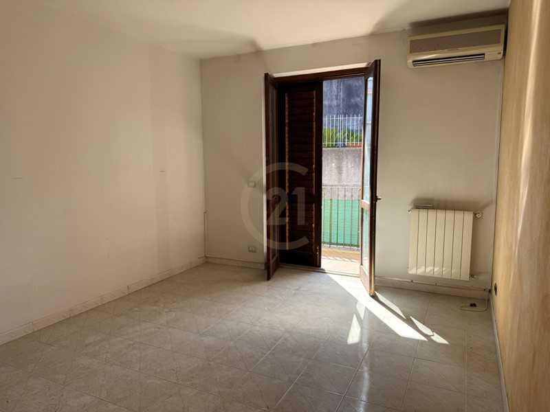 Quadrilocale in Vendita a Aci Catena, zona Aci San Filippo, 90'000&euro;, 113 m², con Box