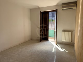 Quadrilocale in Vendita a Aci Catena, zona Aci San Filippo, 90'000&euro;, 113 m², con Box