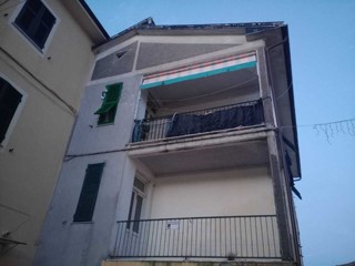 Appartamento in Vendita a Carro, zona Castello, 35'000&euro;, 85 m²