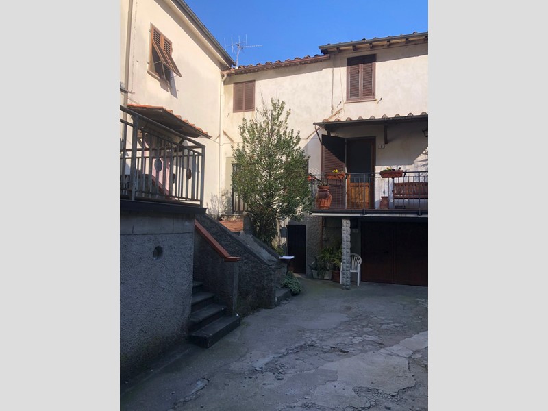 Quadrilocale in Vendita a Borgo a Mozzano, 11'390&euro;, 97 m²