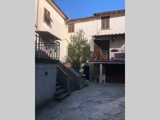 Quadrilocale in Vendita a Borgo a Mozzano, 11'390&euro;, 97 m²