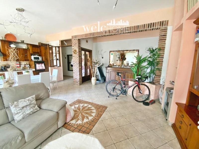 Quadrilocale in Vendita a Sesto Fiorentino, zona Querceto, 360'000&euro;, 120 m², con Box