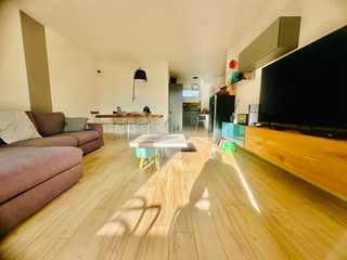 Appartamento in Vendita a Calcinaia, zona Oltrarno, 343'000&euro;, 111 m², arredato, con Box