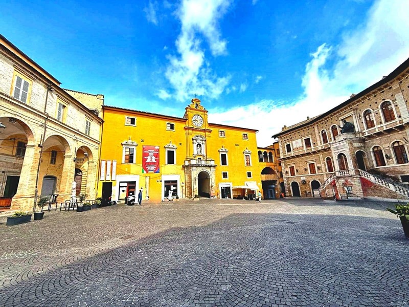 Appartamento in Vendita a Fermo, 390'000&euro;, 266 m²