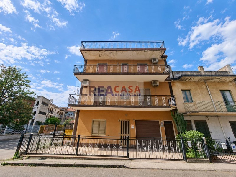 Trilocale in Vendita a Fiumefreddo di Sicilia, 55'000&euro;, 83 m²
