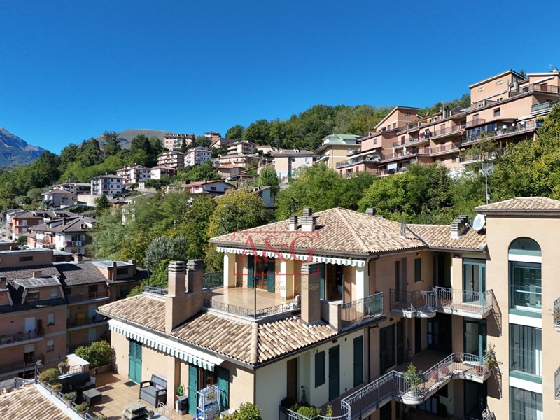 Appartamento in Vendita a Amandola, 240'000&euro;, 242 m²