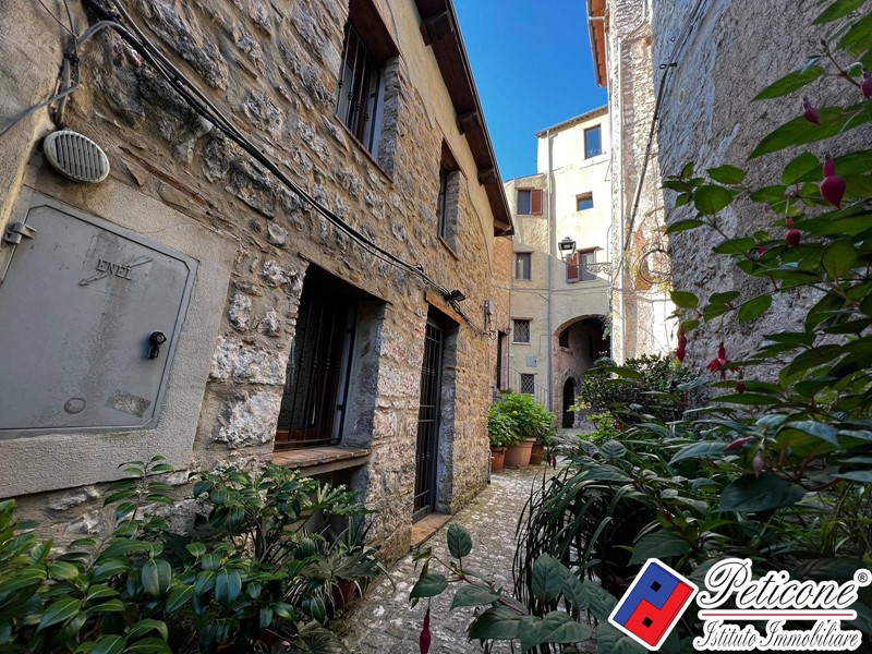 Quadrilocale in Vendita a Lenola, 115'000&euro;, 121 m²