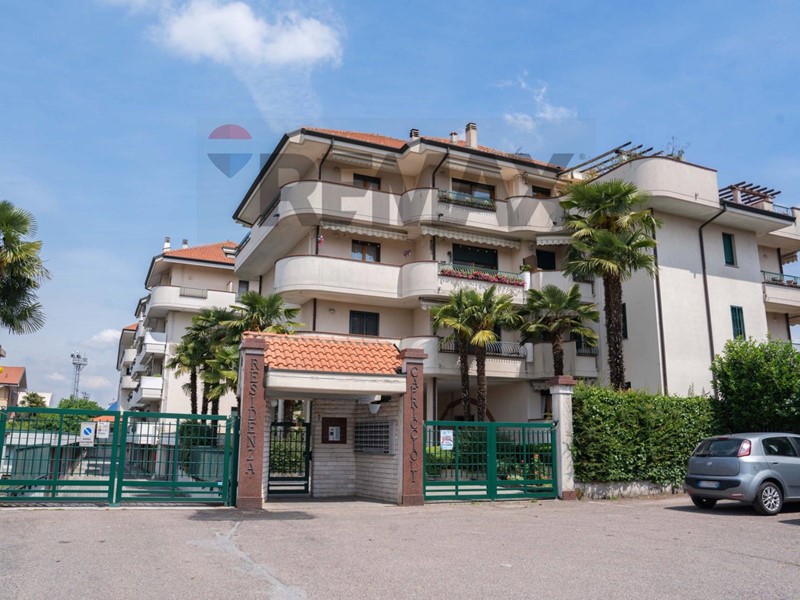 Trilocale in Affitto a Bareggio, 850&euro;, 67 m²