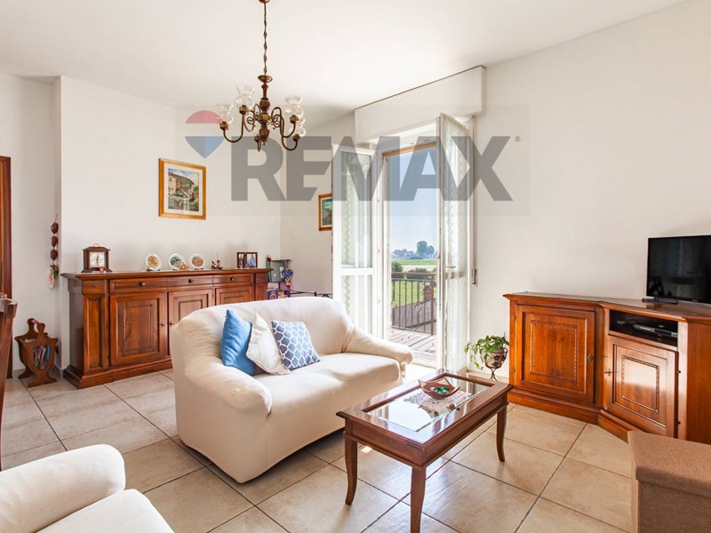 Trilocale in Vendita a Vellezzo Bellini, 160'000&euro;, 135 m²