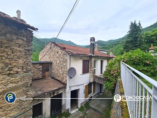 Appartamento in Vendita a Erli, 50'000&euro;, 200 m²