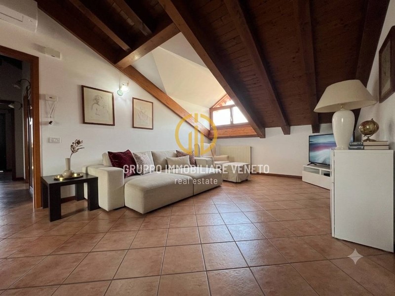 Attico in Vendita a Asolo, 240'000&euro;, 140 m²