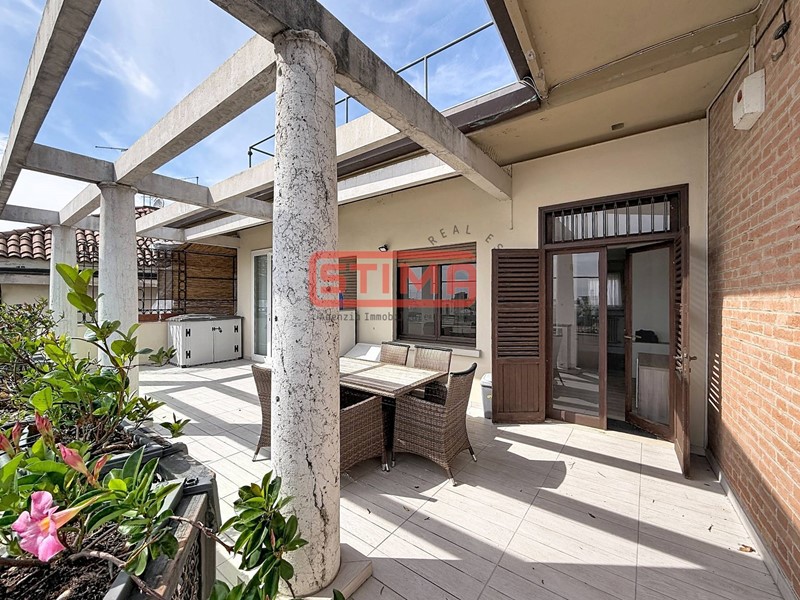 Attico in Affitto a Treviso, 235 m²