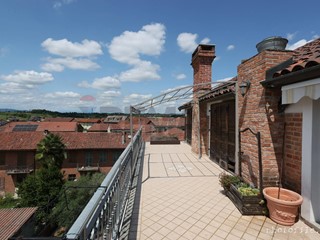 Attico in Vendita a Buttigliera d'Asti, 120'000&euro;, 170 m²