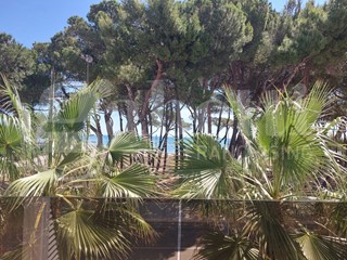 Trilocale in Vendita a Alba Adriatica, 340'000&euro;, 80 m², arredato, con Box