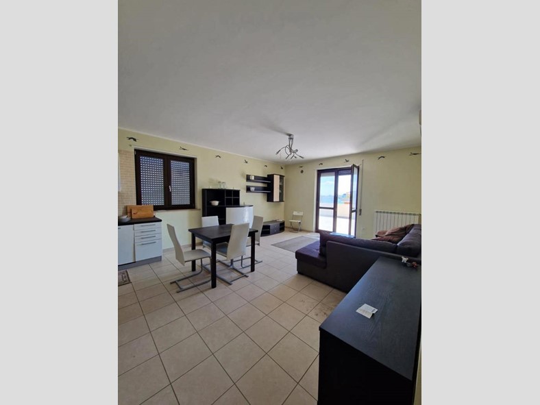 Attico in Vendita a Brindisi, 200'000&euro;, 105 m², con Box