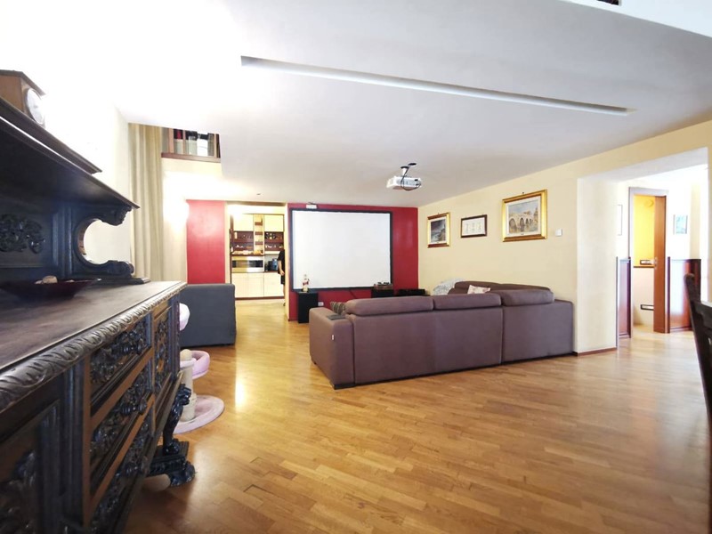 Appartamento in Vendita a Napoli, 480'000&euro;, 145 m²