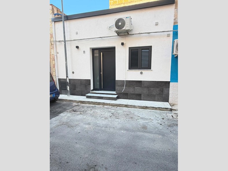 Bilocale in Vendita a Palermo, 80'000&euro;, 63 m², arredato