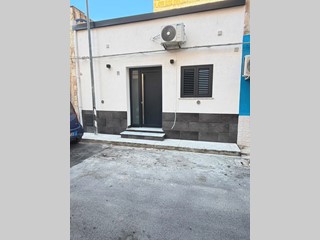 Bilocale in Vendita a Palermo, 80'000&euro;, 63 m², arredato