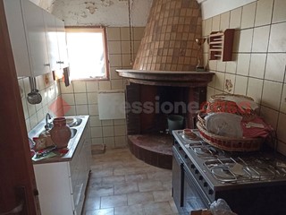 Quadrilocale in Vendita a Maruggio, 70'000&euro;, 120 m²