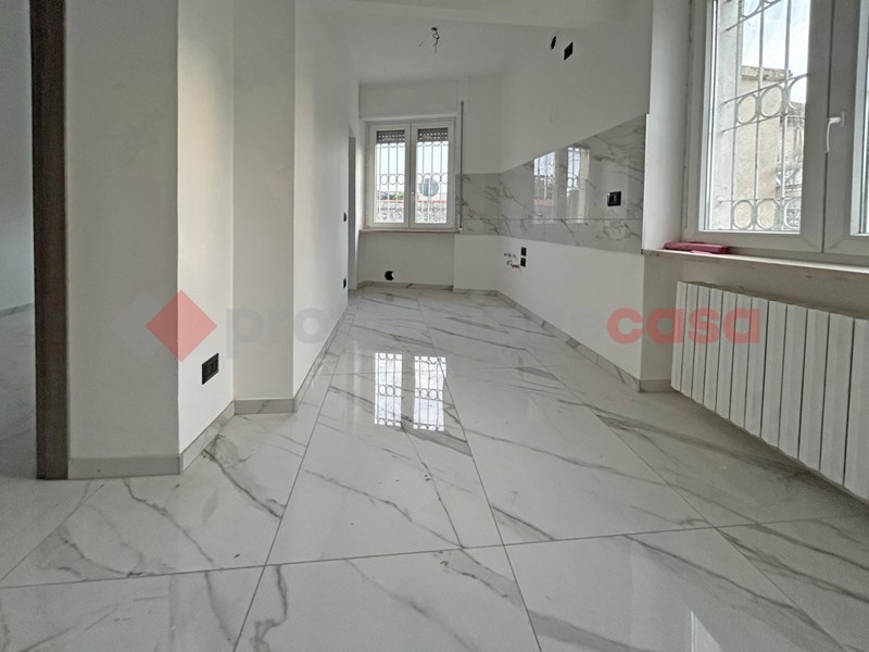 Trilocale in Vendita a Borgomanero, 149'000&euro;, 108 m², con Box