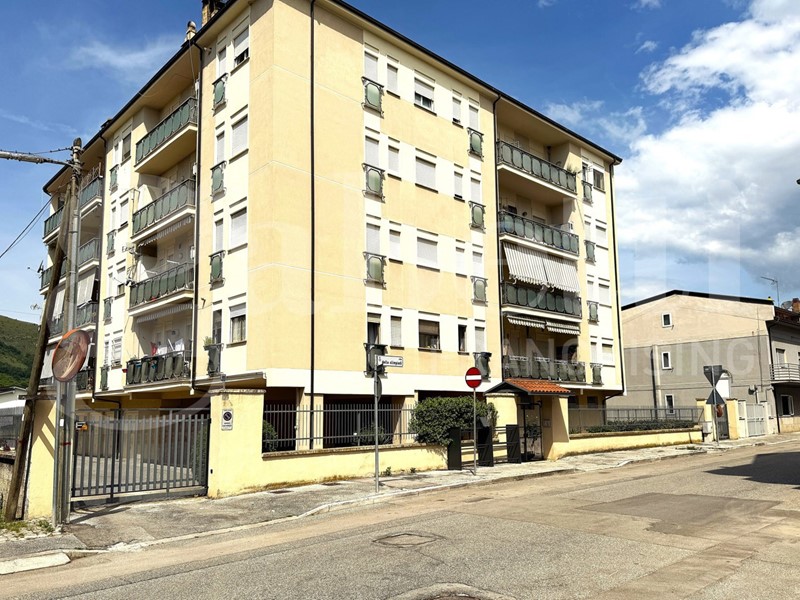 Appartamento in Vendita a Avezzano, 138'000&euro;, 140 m²