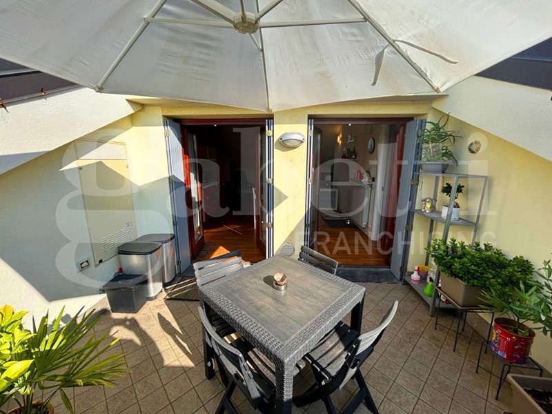 Bilocale in Vendita a Arcore, 210'000&euro;, 72 m², arredato, con Box