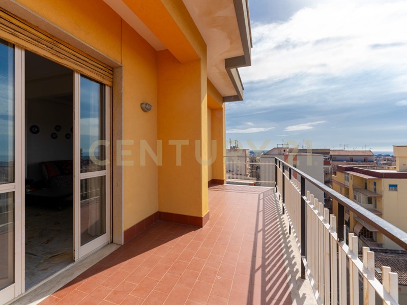 Appartamento in Vendita a Catania, 160'000&euro;, 188 m², con Box