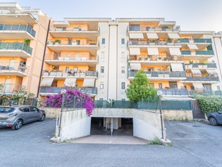 Appartamento in Vendita a Pomezia, 195'000&euro;, 110 m²