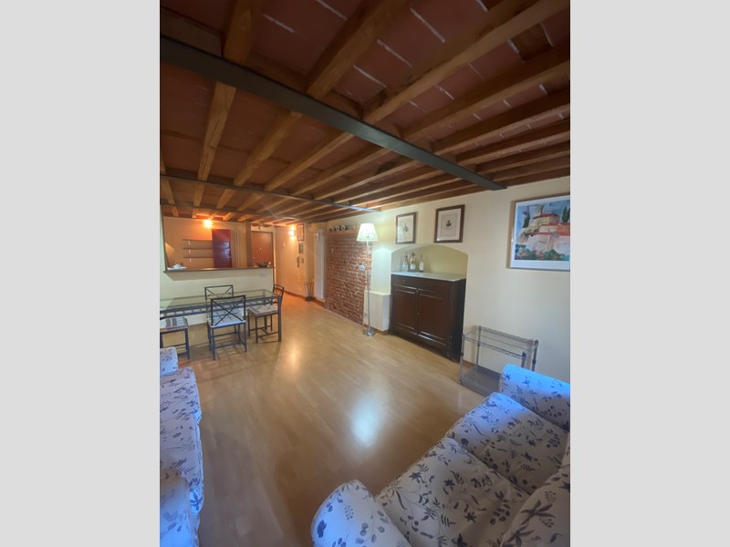 Bilocale in Affitto a Lucca, zona Centro Storico, 1'000&euro;, 75 m², arredato