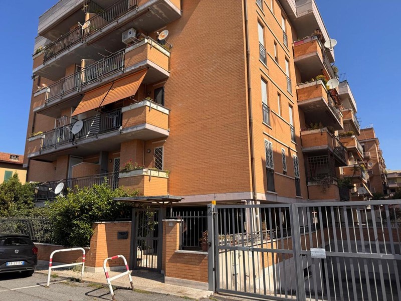 Trilocale in Vendita a Tivoli, zona Bagni Di Tivoli, 179'000&euro;, 90 m²