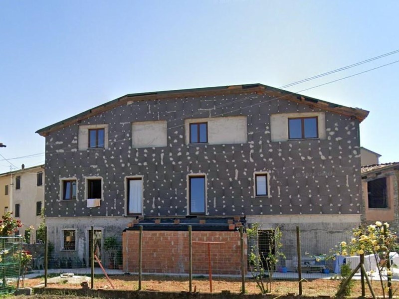Appartamento in Vendita a Lucca, zona Montuolo, 168'000&euro;, 306 m²